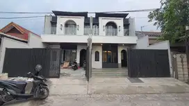 Jual rumah american  style manyar sby timur