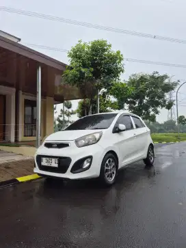 JUAL KIA PICANTO SE 2013 MT