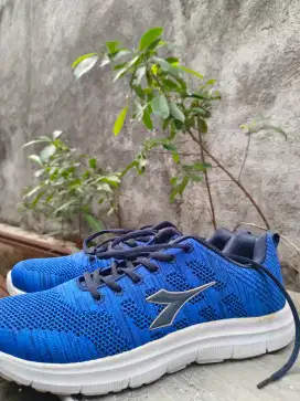 SEPATU DIADORA NEW