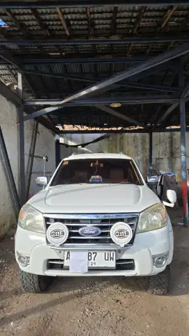 Ford Everest XLT ( 4 X 2 ) A/T 2011
