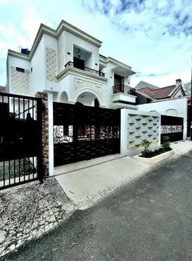 Rumah mewah siap huni dengan 5 kamar tidur di komplek al duren sawit