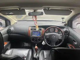 Nissan Grand livina 2011 Bensin