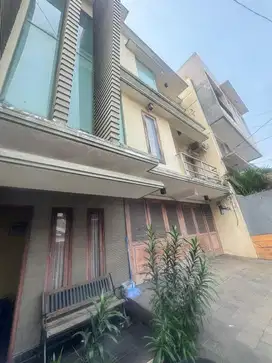 Rumah Jual cepat, Bagus, Harga goyang, BBS banjir, 3 lantai, siap huni