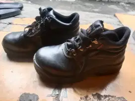 Sepatu Sefety uk 38