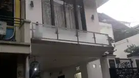 Pagar balkon kaca bahan setenlis