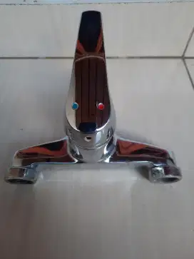 Kran mixer panas dibgin merk toto