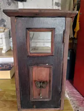 Kotak kayu antik