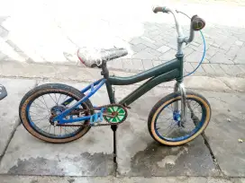 Sepeda ukuran 16 tinggal pakai saja