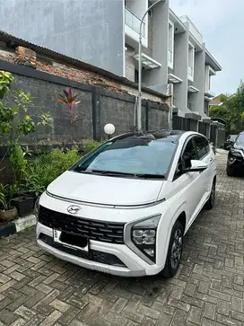 Hyundai Stargazer Prime 2022 Two Tone Captain Seat