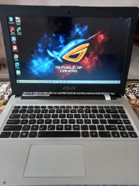 Laptop ASUS Slim dual VGA