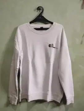 Crewneck Uniqlo UT x Kaws Putih