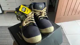 Sepatu safety jogger sepatu boots