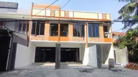 Dijual rumah 2 lantai siap huni lokasi strategis di jakarta pusat