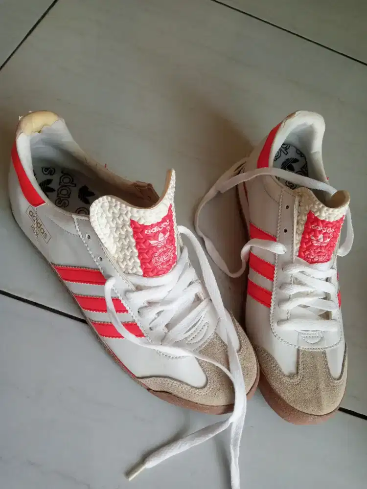 Sepatu Adidas minusan