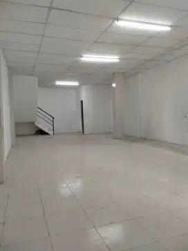 DISEWAKAN RUKO MAINROAD BERSIH BAGUS JALAN GARUDA