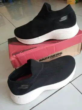 Sepatu slip on schecher