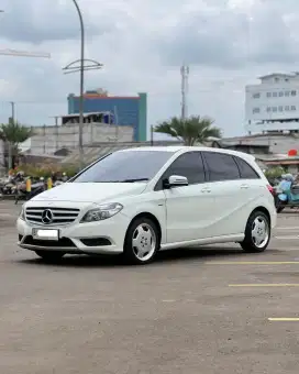 Mercedes Benz B200 Sport W246 2012 CBU 1.6 Turbo Putih