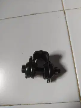 Klem seatpost ke sadel