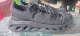 Sepatu On cloud Original 2nd mulus jarang pakai