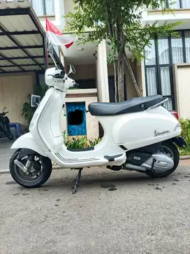 Dijual Vespa Matic LX 125 IGet LED mulus jarang pakai