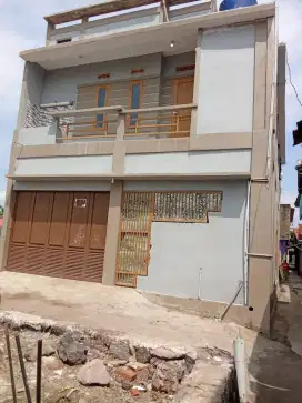 Di jual rumah 2 lantai dengan akses mobil