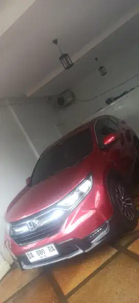 Poles dan salon mobil panggilan
