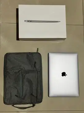 Macbook Air M1 2020 Base Model RAM 8GB SSD 256GB Second Like New