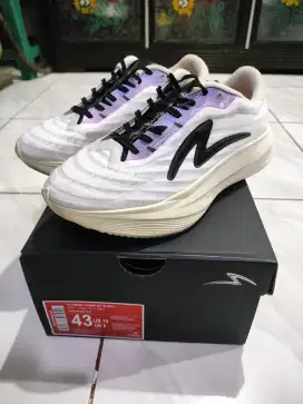 Sepatu running Specs Flybird Prime