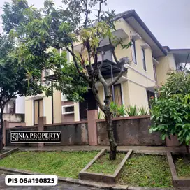 Dijual rumah 2 lantai dengan hunian asri dan strategis di Citra Grand