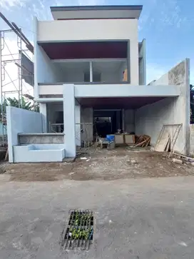 Rumah Villa Dengan Pool Di Monjali