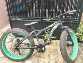 Sepeda Fatbike Genio Ban Besar  Shimano, Siap Gowes, Harga Terjangkau!