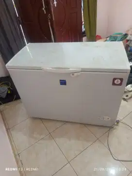 Freezer FRV 300 merk SHARP bekas bagus