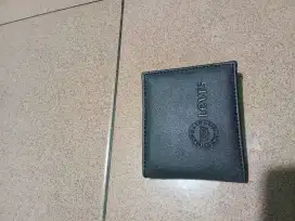 Dompet baru ukuran medium levis