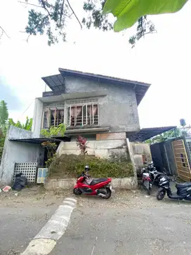 Dijual Rumah 2 Lt, Murah, Jalan Kaliurang Km.10