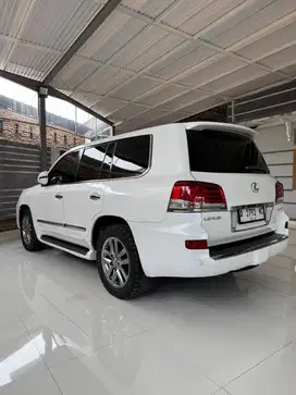 Dijual toyota lexus lx570 putih istimewa