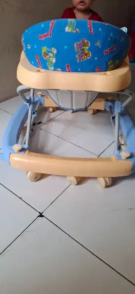 Baby walker sdh tidak dpakai ,merk family,masih aman