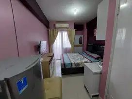 Harian apartemen Green Pramuka ready netflix wifi