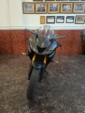 JUAL CEPAT R15 V3 2021 MOTOR MULUS MESIN HALUS KM RENDAH