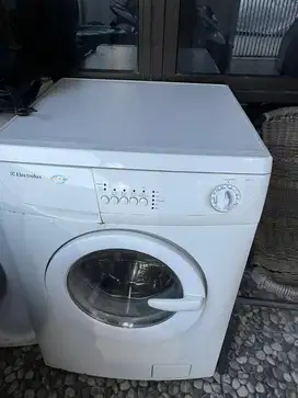Mesin cuci Electrolux 9kg front loading