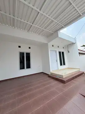 Rumah 1 Lt bangunan baru siap huni startegis di Harapan indah