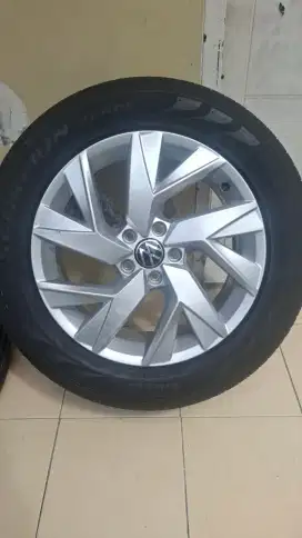 Jual Cepat/BU Velg VW plus Ban R 18 (4 pcs)