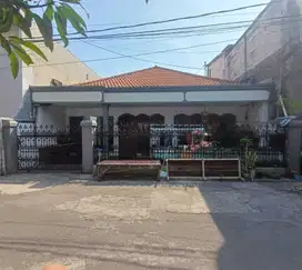 RUMAH DI JALAN ASEM IV NO 12, ASEMROWO SURABAYA
