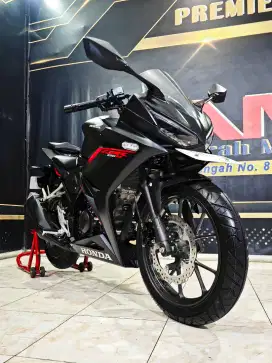 Cbr 150 facelift 2020 black mate km. 2rb mulus. Anugerah motor rungkut