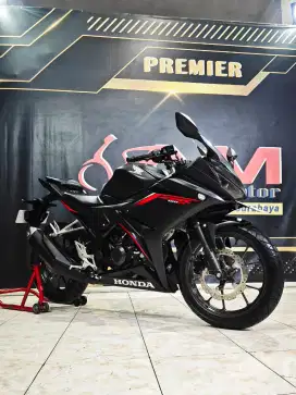 Cbr 150 facelift 2020 black mate km. 2rb mulus. Anugerah motor rungkut