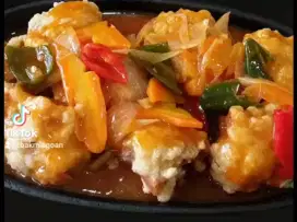 Karyawan restoran rebus Bakmi dan Waiter Helper