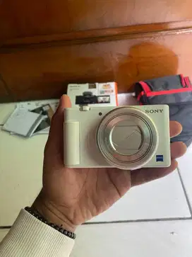 SONY ZV1 Fullshet like new