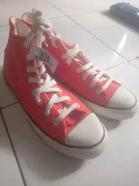 Sepatu sneakers merk converse second premium