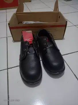 Sepatu safety baru cheetah no.7
