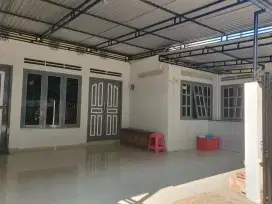 DISEWAKAN rumah dan ruang usaha