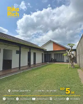 RUMAH TANAH LUAS MEWAH MASIH BARU SEMI FURNISHED SATU LANTAI